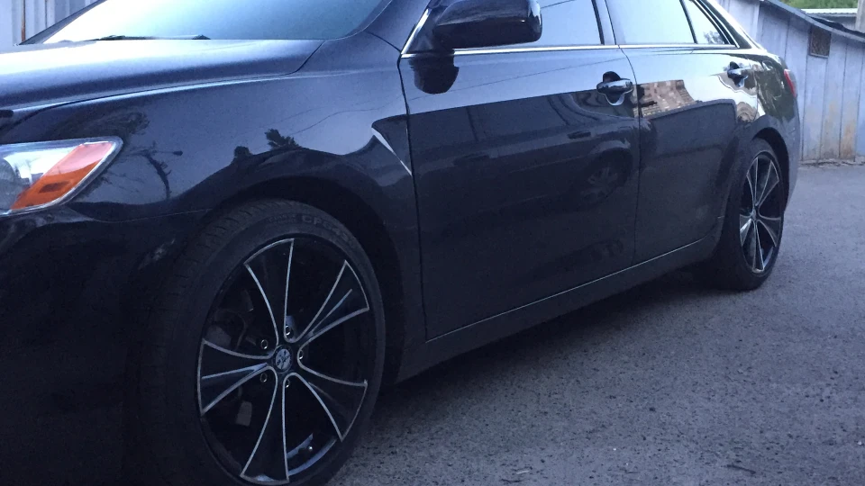 Toyota Camry XLE R 18