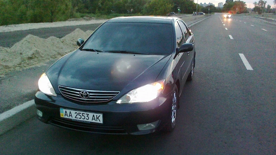 Toyota Camry XLE V6 black star 3