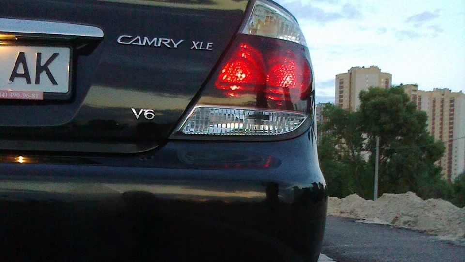 Toyota Camry XLE V6 black star 4