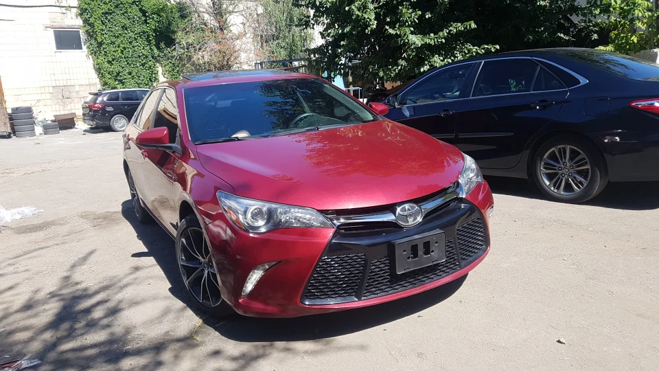 Toyota Camry XSE USA 3