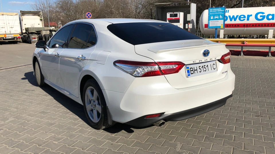 Toyota Camry (XV70) HYBRID 2