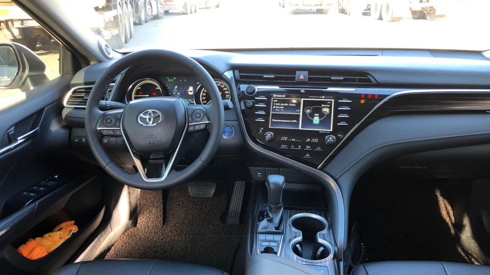 Toyota Camry (XV70) HYBRID 3