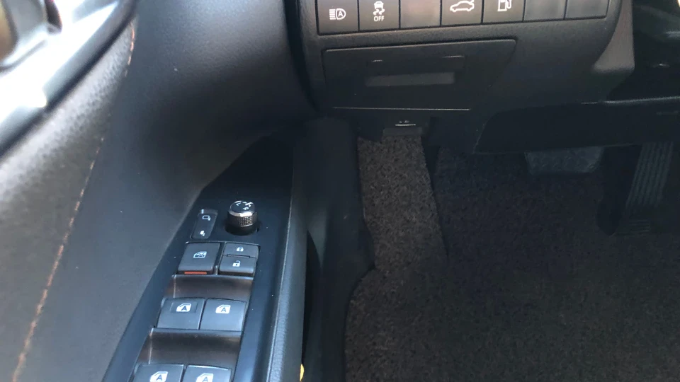 Toyota Camry (XV70) HYBRID 4