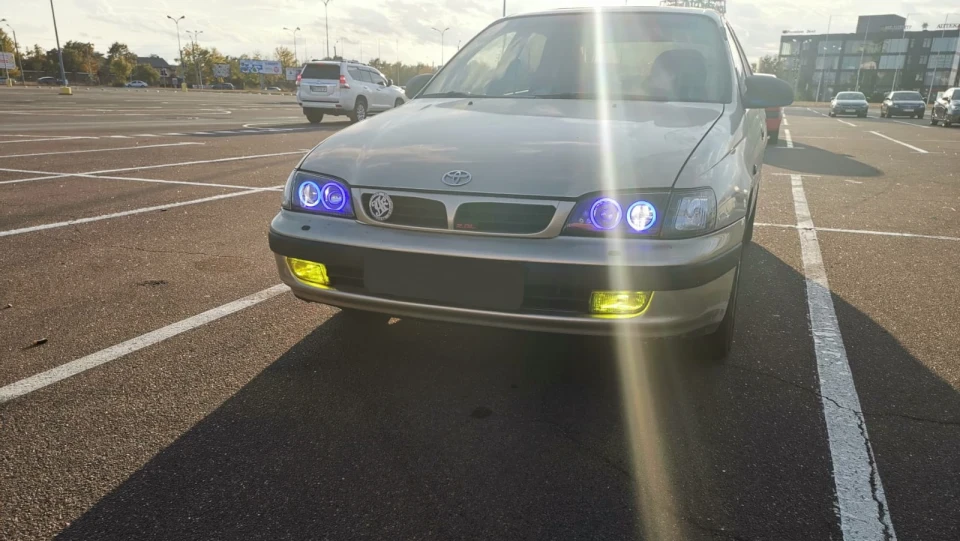 Toyota Carina E 2