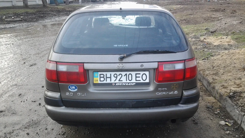 Toyota Carina E 2