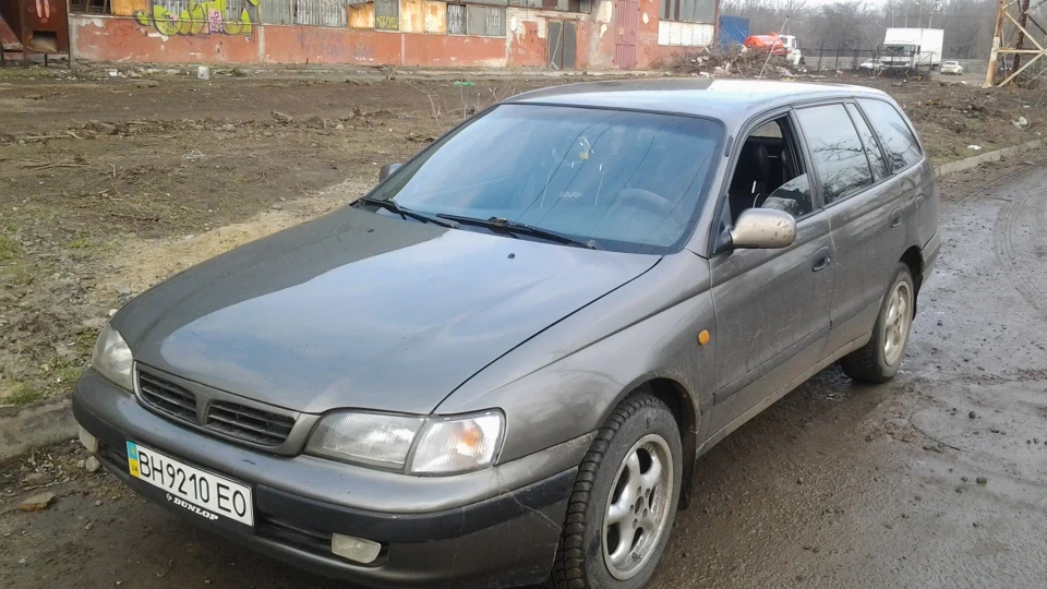 Toyota Carina E 5