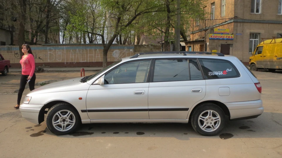 Toyota Carina E 2
