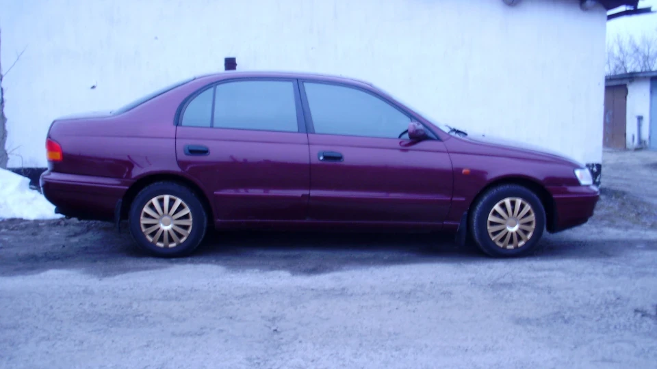 Toyota Carina E 4