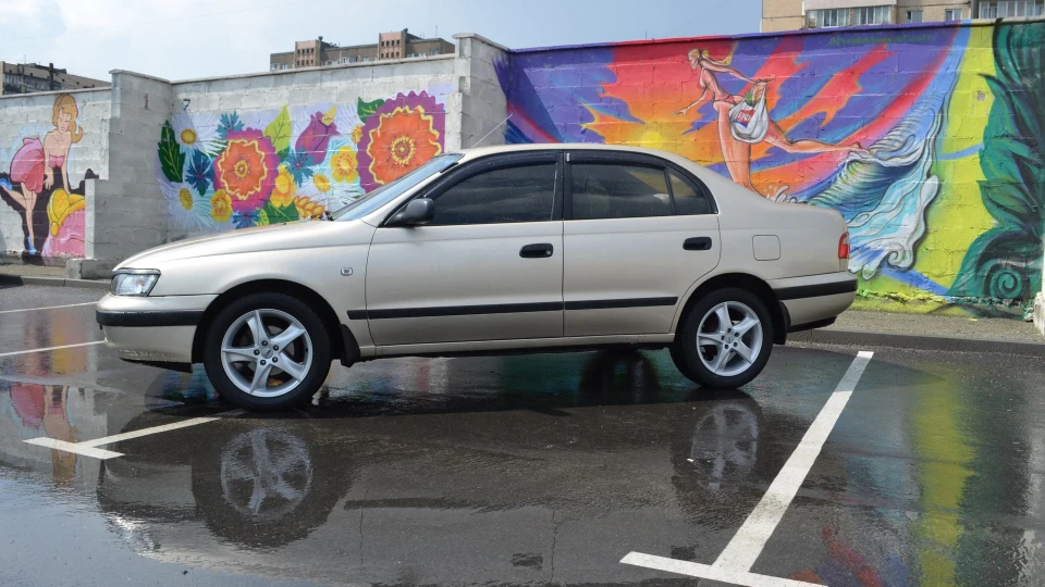 Toyota Carina E 3
