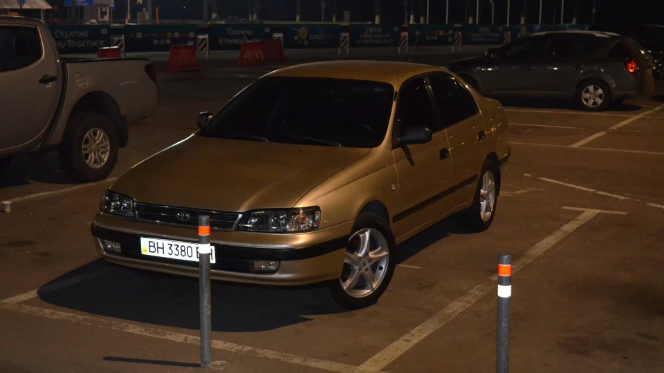 Toyota Carina E 5