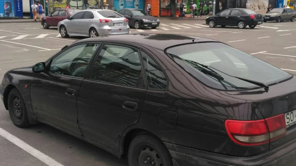 Toyota Carina E 2