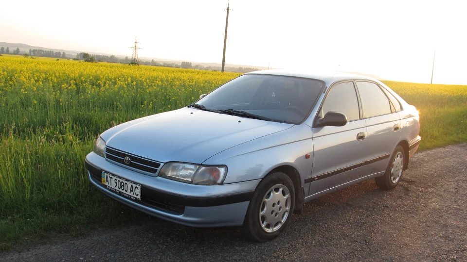 Toyota Carina E 2