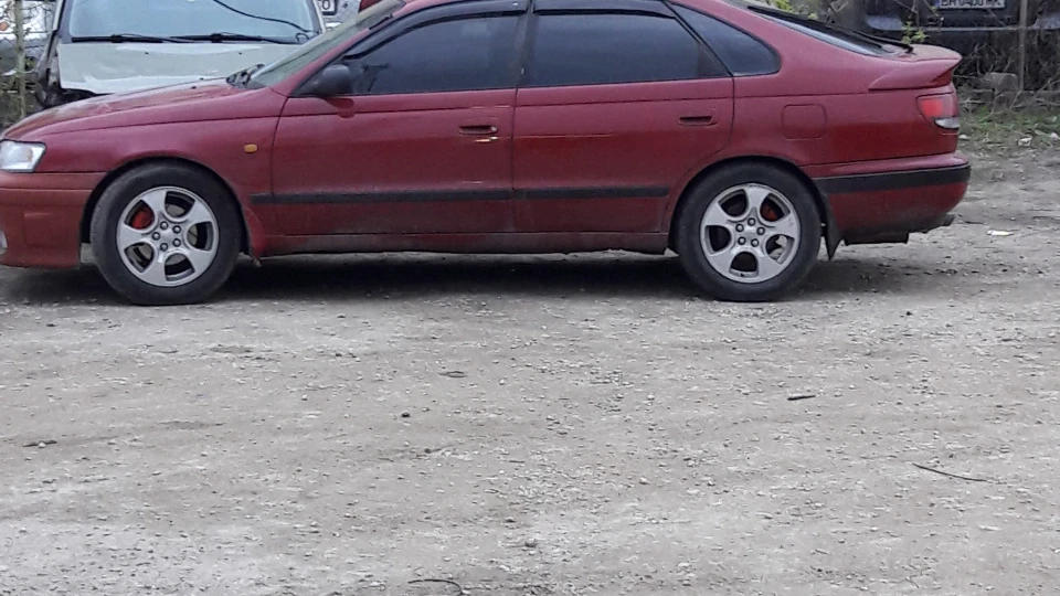 Toyota Carina E 2