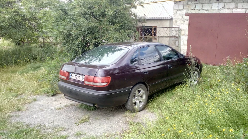Toyota Carina E 2