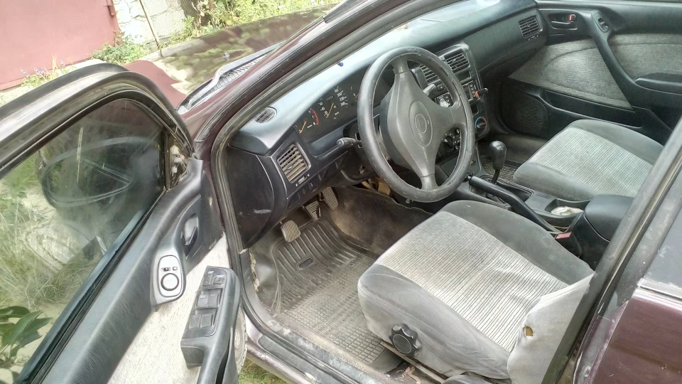 Toyota Carina E 4