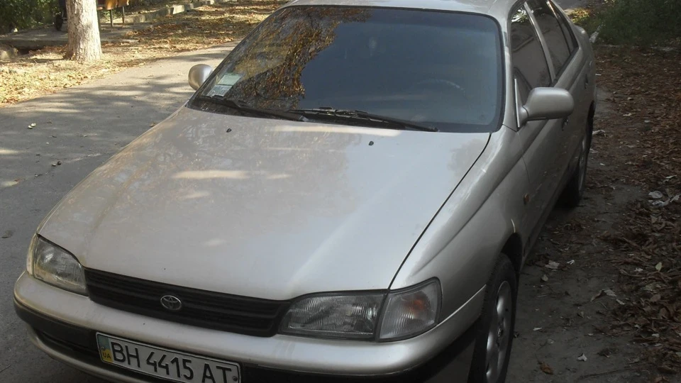 Toyota Carina E 2