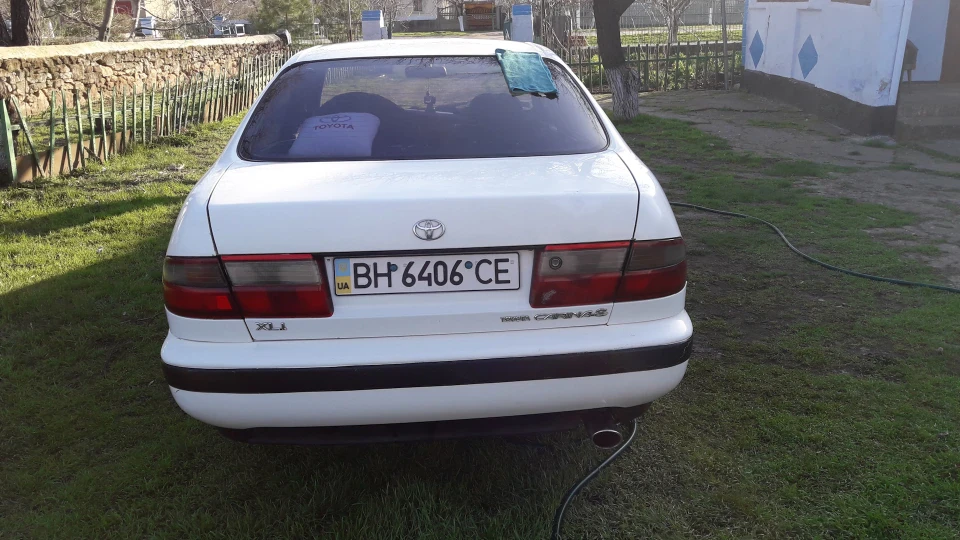 Toyota Carina E 2