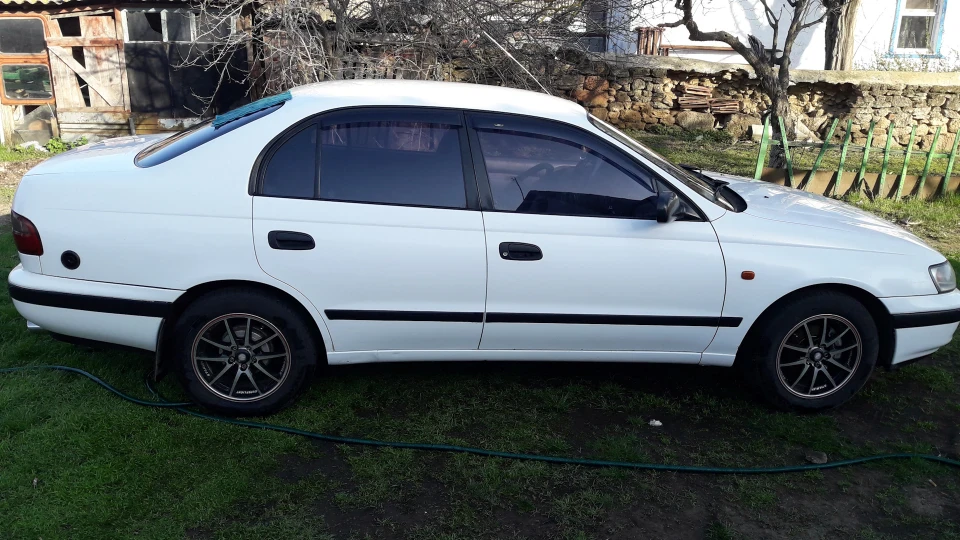 Toyota Carina E 4