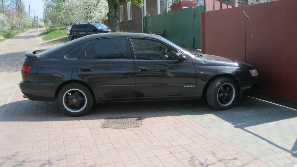 Toyota Carina E 2