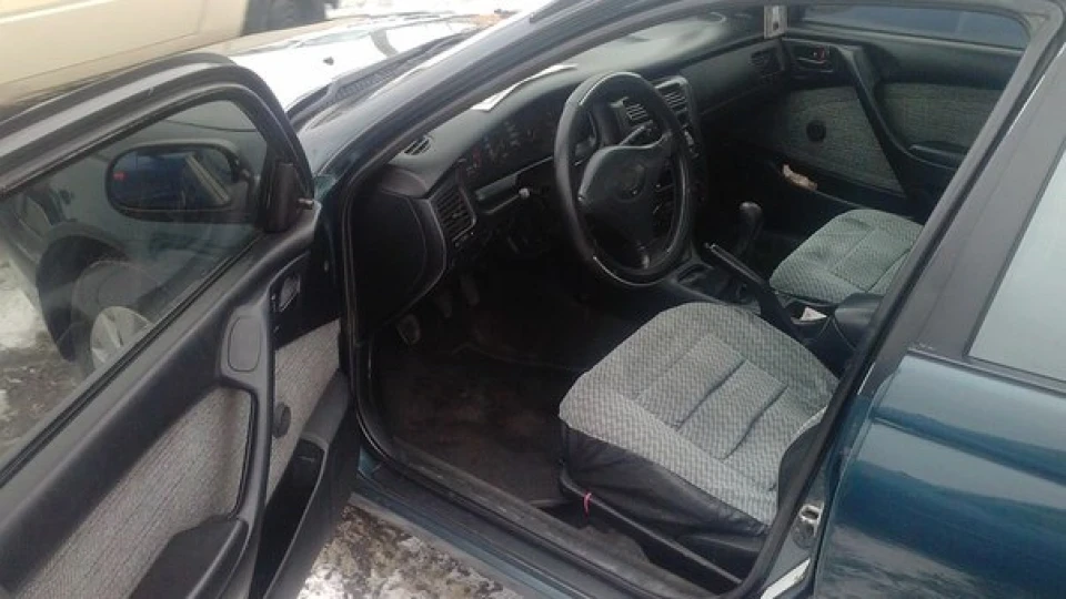 Toyota Carina E 1.6 Стік