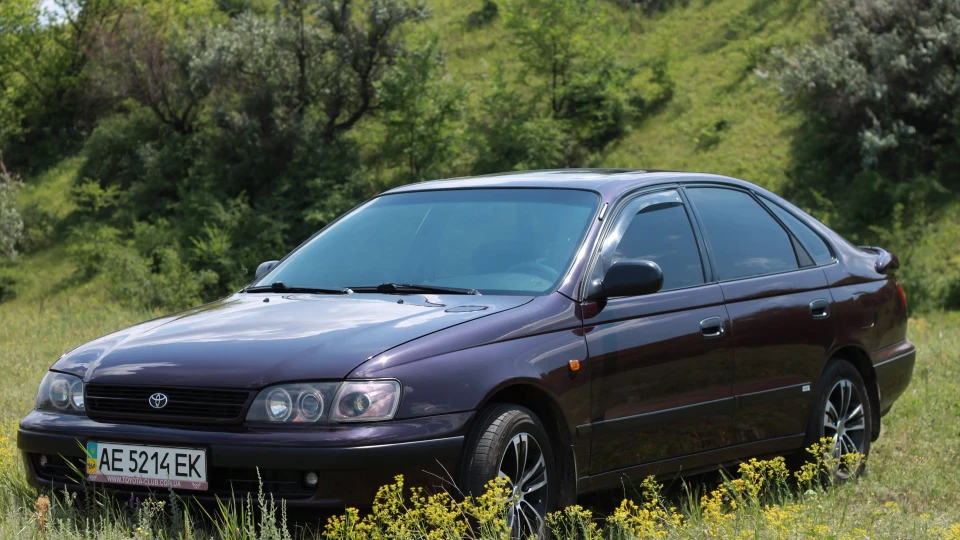 Toyota Carina E 2-літровий літак 4