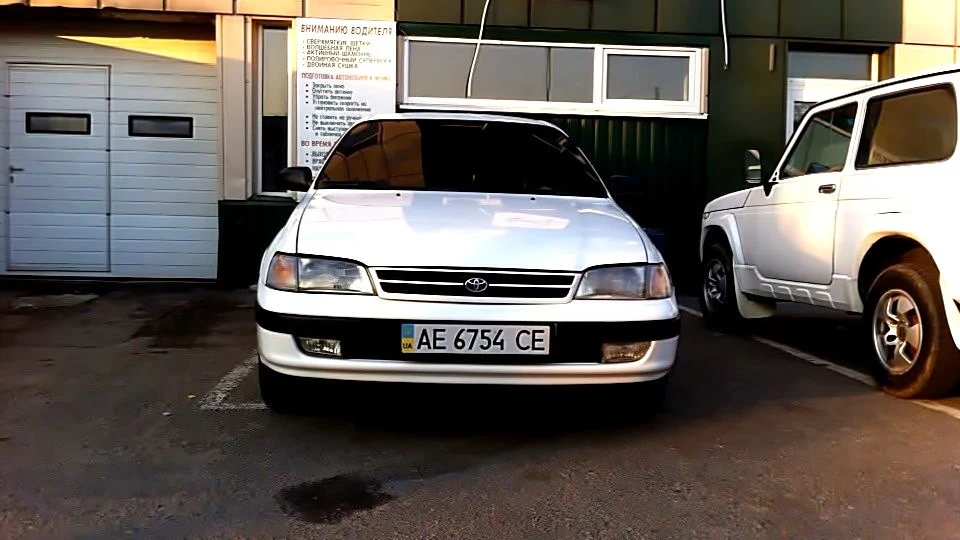 Toyota Carina E Англійка GLI 3