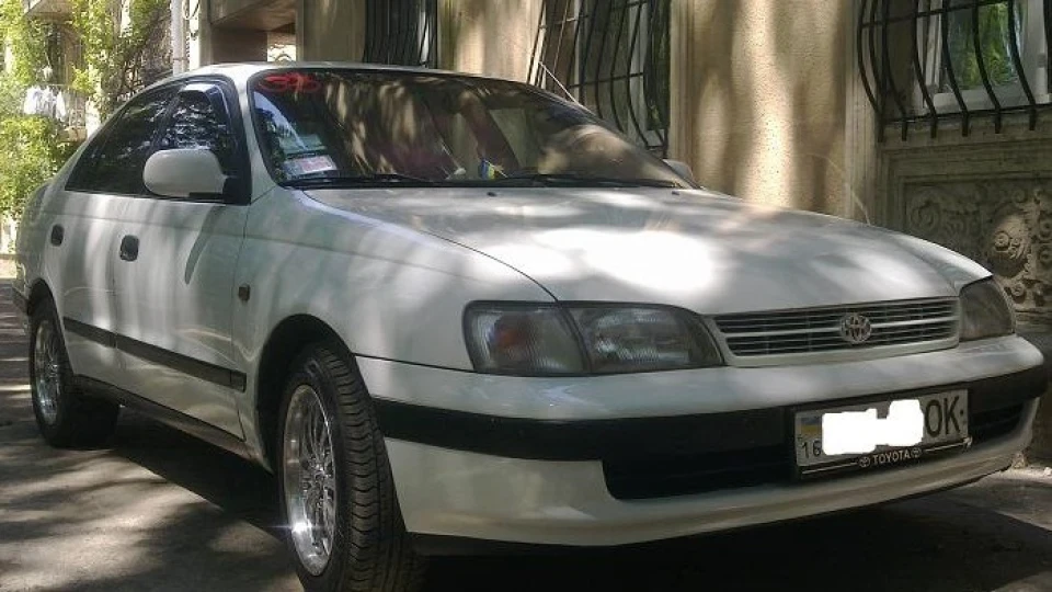 Toyota Carina E білизна 2.0 2