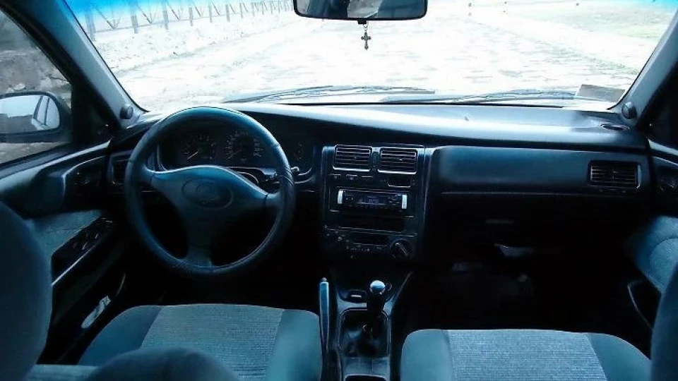 Toyota Carina E GLI 1995 4