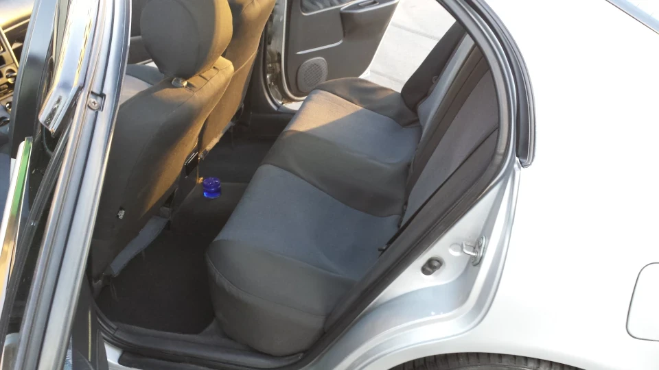 Toyota Carina E Срібляста красуня 3