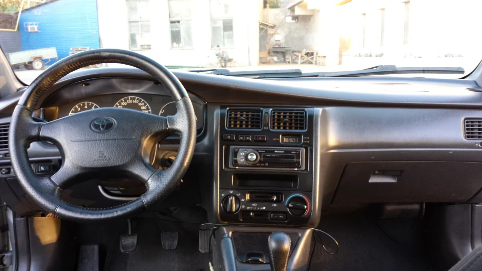Toyota Carina E Срібляста красуня 5