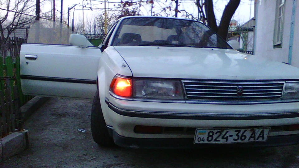 Toyota Carina ED Біленька