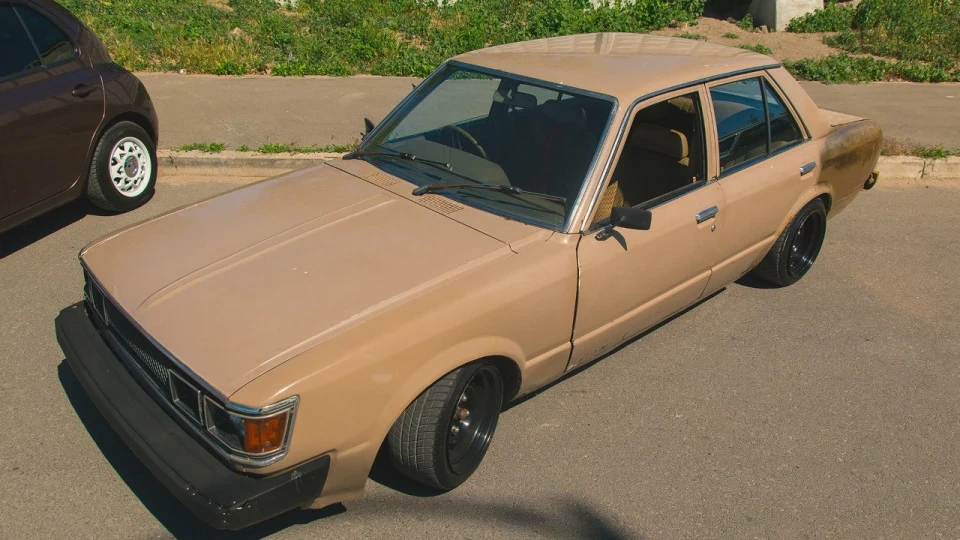Toyota Carina 5