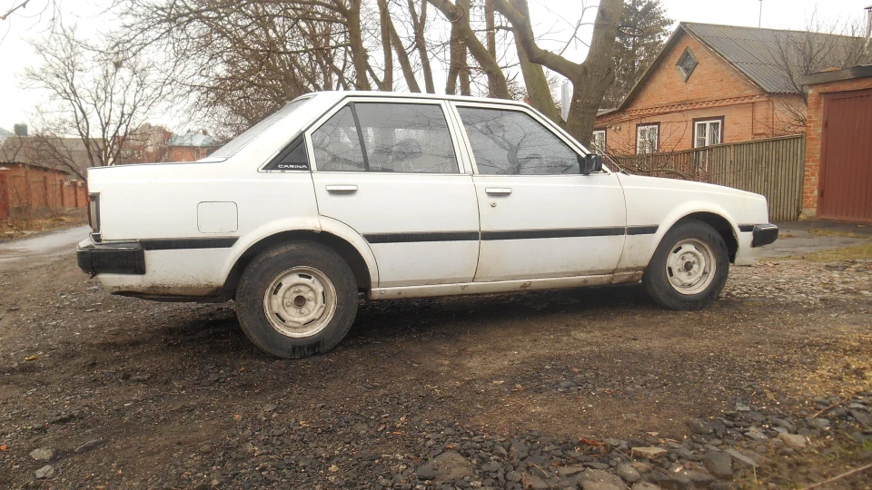 Toyota Carina 2