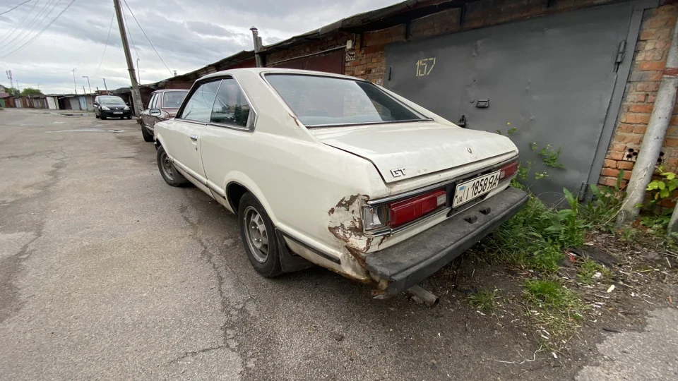 Toyota Carina GT 2