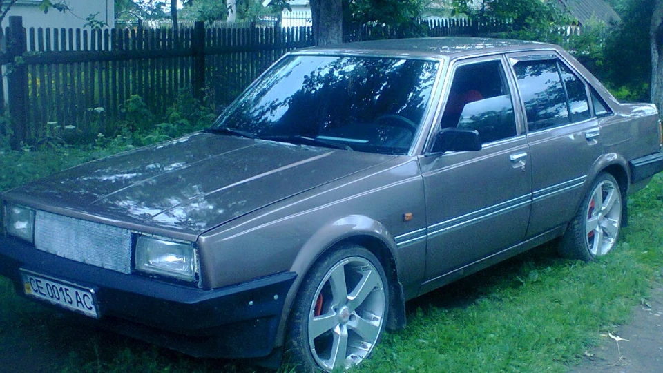 Toyota Carina блискавка