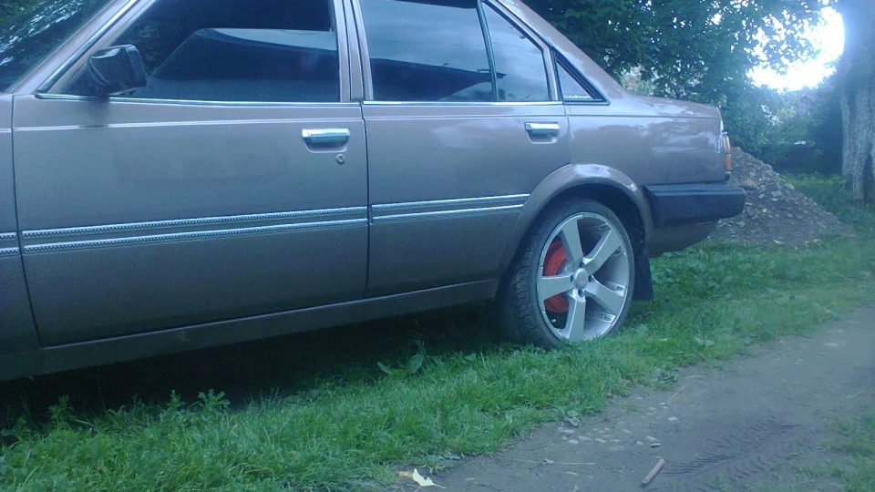 Toyota Carina блискавка 2