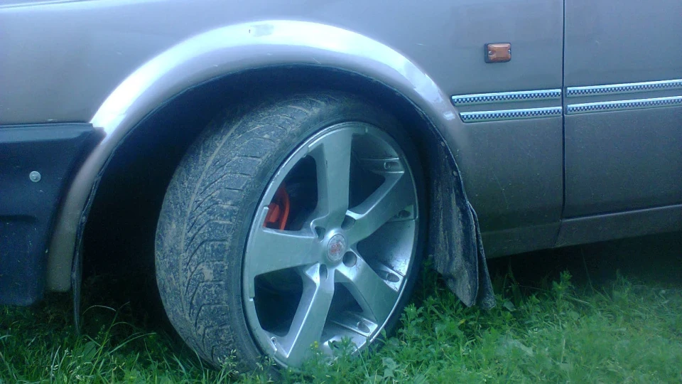 Toyota Carina блискавка 3