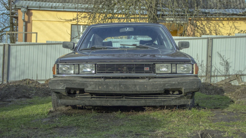 Toyota Carina V8 Marrakesh Brown