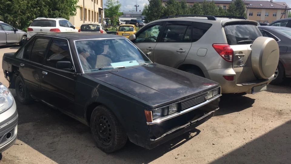Toyota Carina V8 Marrakesh Brown 4