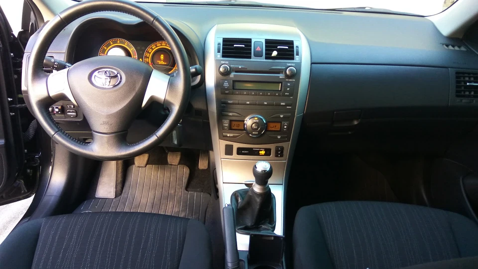 Toyota Corolla 黒 5