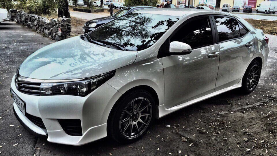 Toyota Corolla 1.3 біла королева