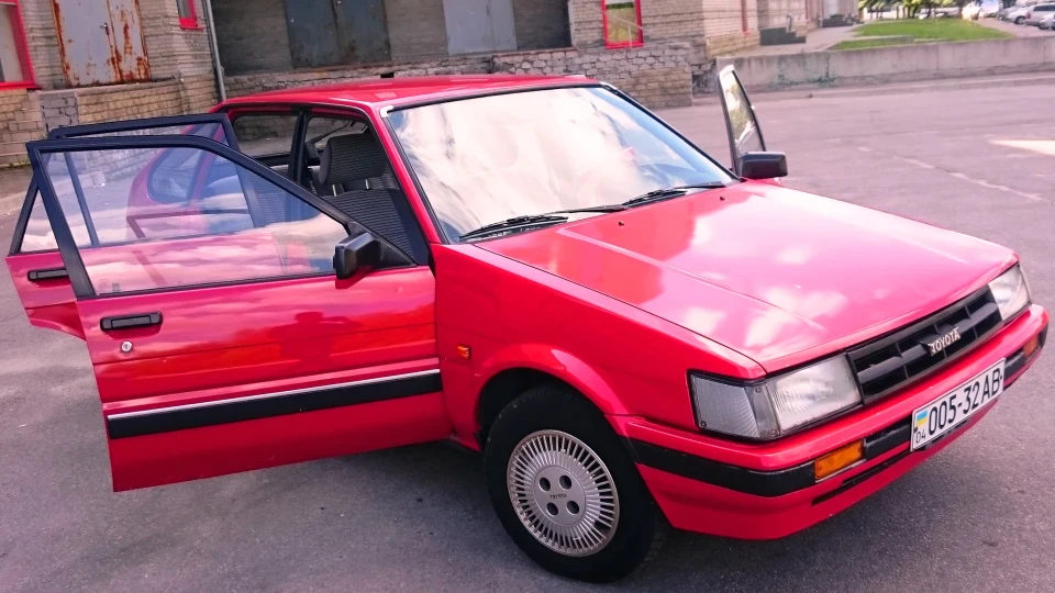 Toyota Corolla 1,3 карб 12 клапанов