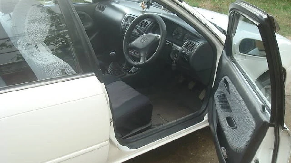 Toyota Corolla 1.3 LX limited 4