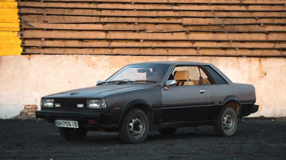 Toyota Corolla AE70 hardtop 5