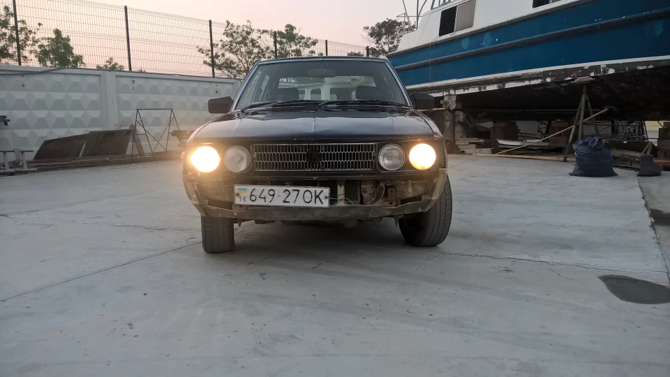 Toyota Corolla AE70 3