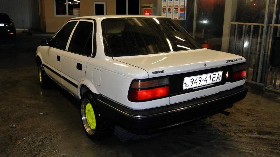 Toyota Corolla AE91 4