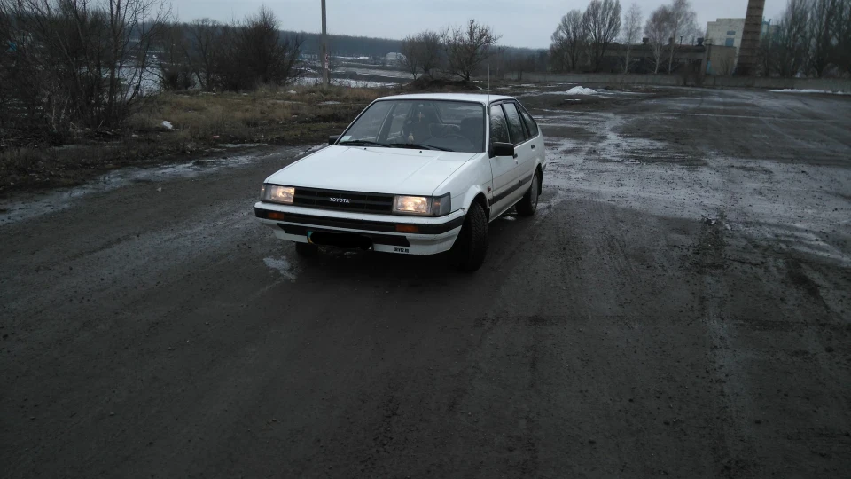 Toyota Corolla (біла стріла) 3
