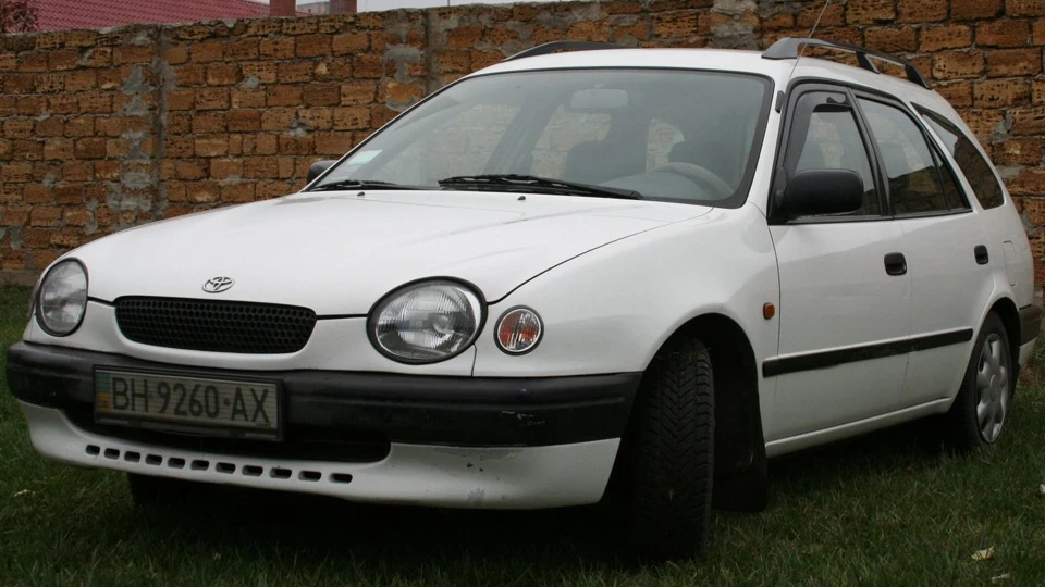 Toyota Corolla Білий універсал 3