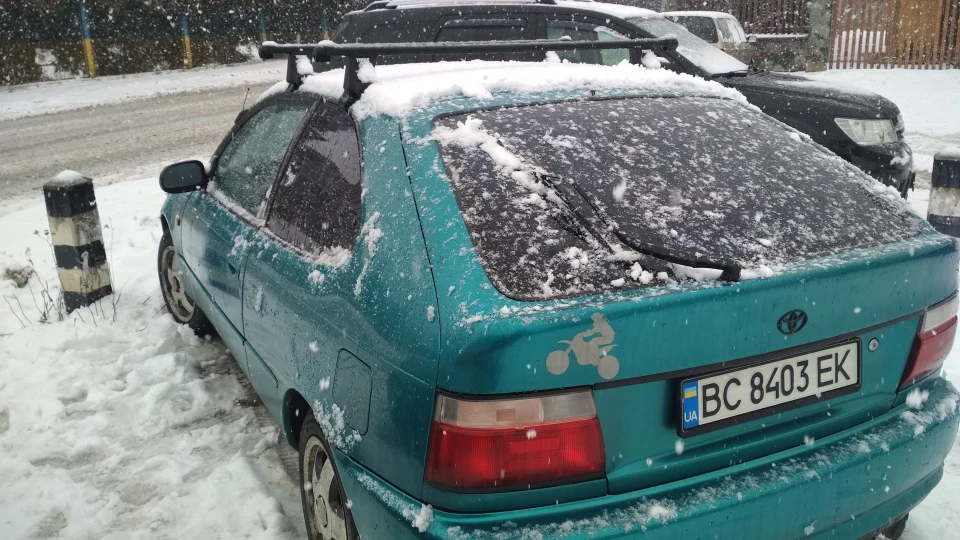 Toyota Corolla Бірюзові перли 3