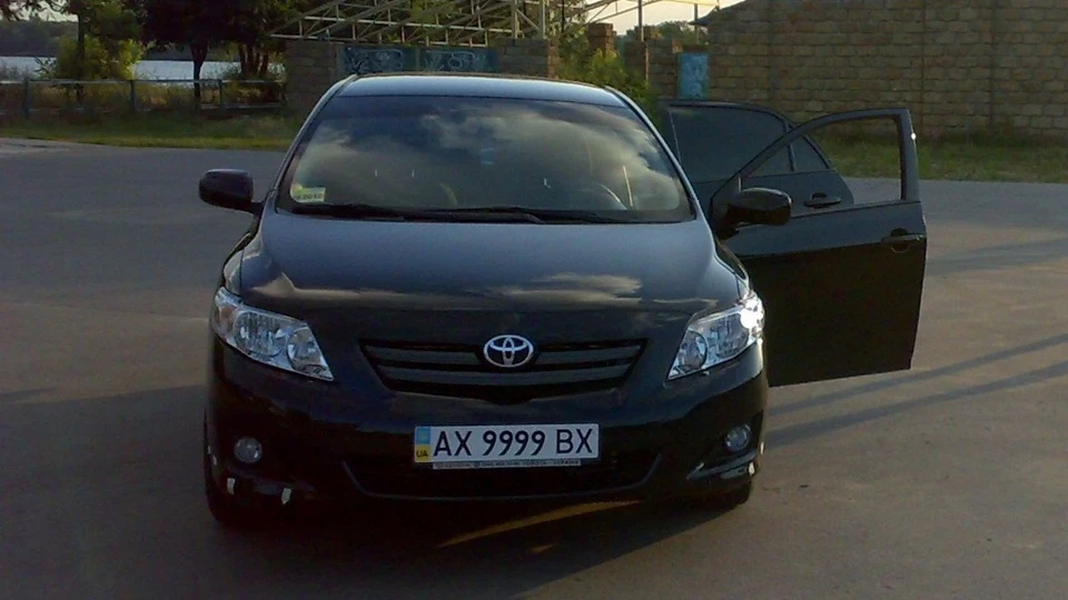 Toyota Corolla BLACK and WHITE 4